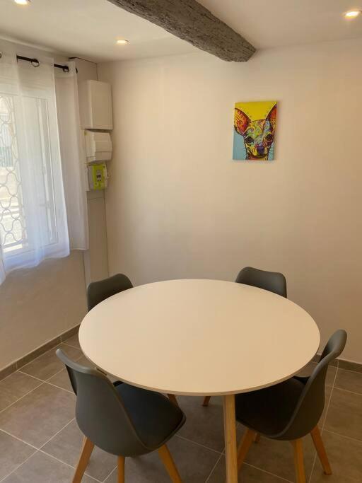 Superbe Appartement Climatise Avec Patio มงต์เปอลิเยร์ ภายนอก รูปภาพ