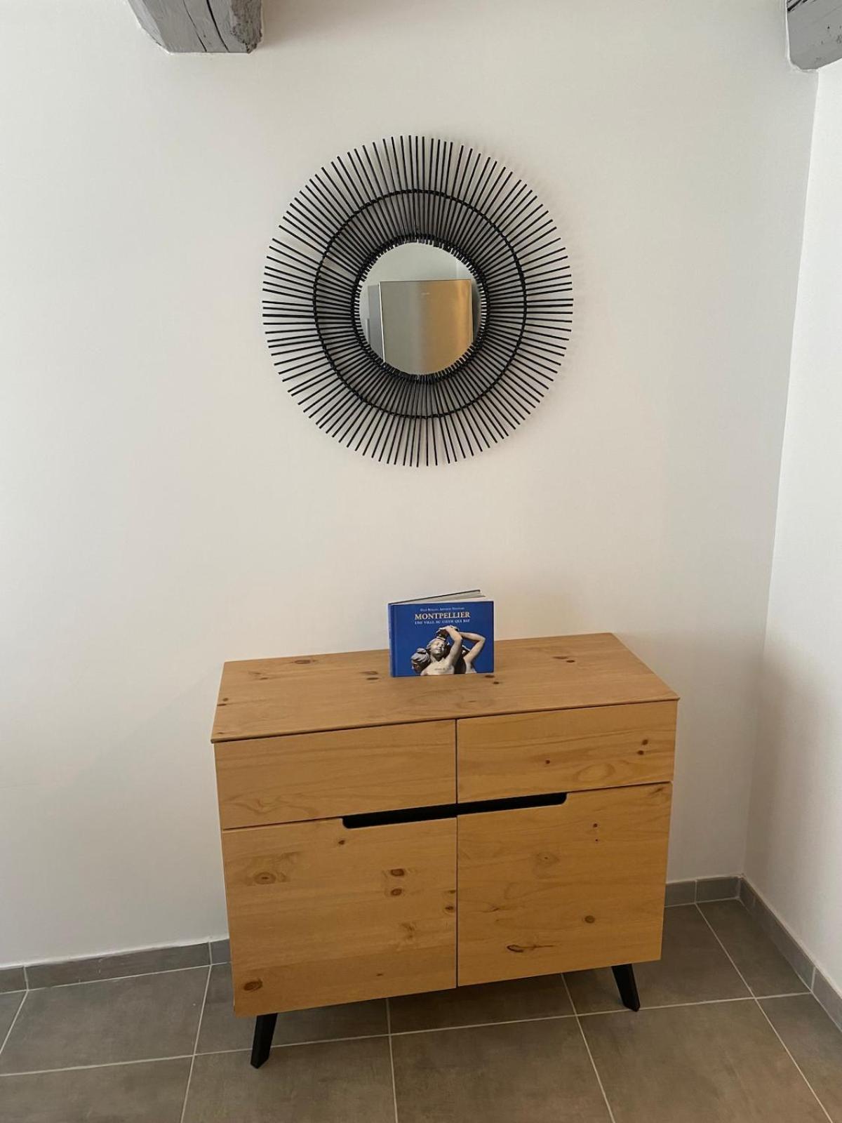 Superbe Appartement Climatise Avec Patio มงต์เปอลิเยร์ ภายนอก รูปภาพ
